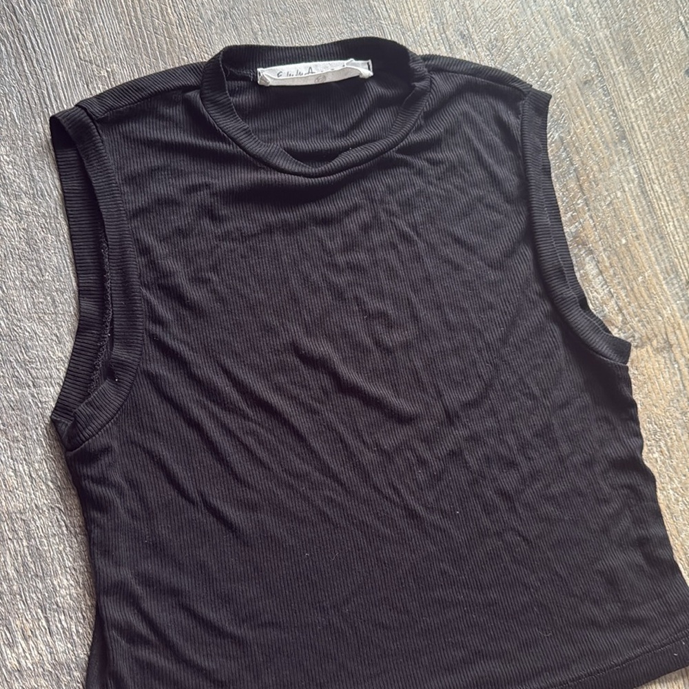 LF Stores Black Sleeveless Muscle Tee - Picture 2 of 5